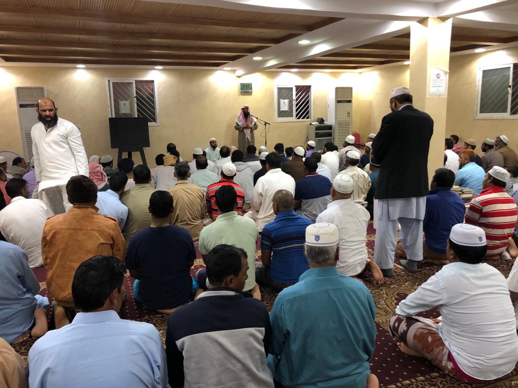 ‏قام قسم الجاليات ‎يوم الجمعة الماضية بجولة دعوية إلى سكن إحدى الشركات.