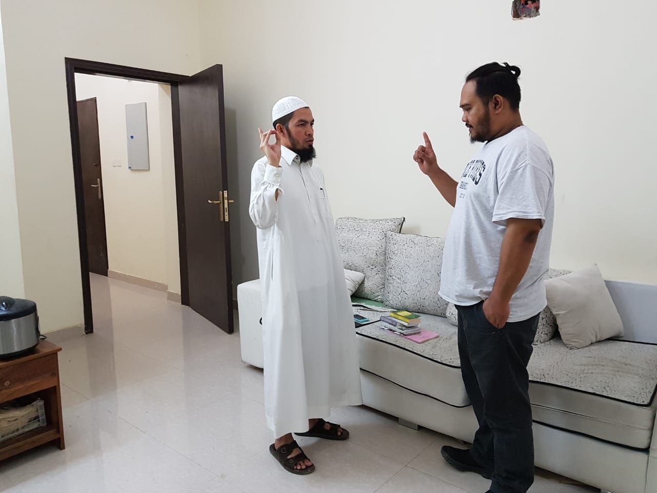 إسلام شخص من الجالية الفلبينية يوم أمس