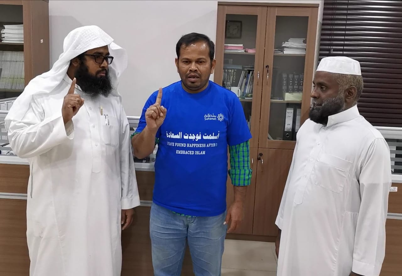 إسلام رجل من الجالية الهندية 