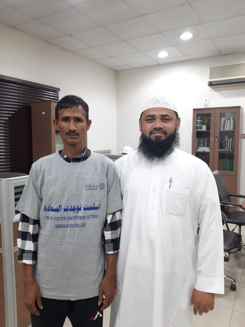 إسلام رجل من الجالية الهندية. 