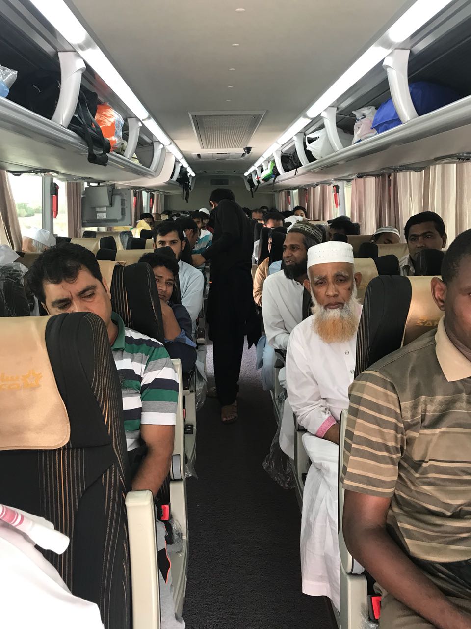 انطلقت ‎اليوم حافلتين لأداء ‎العمرة