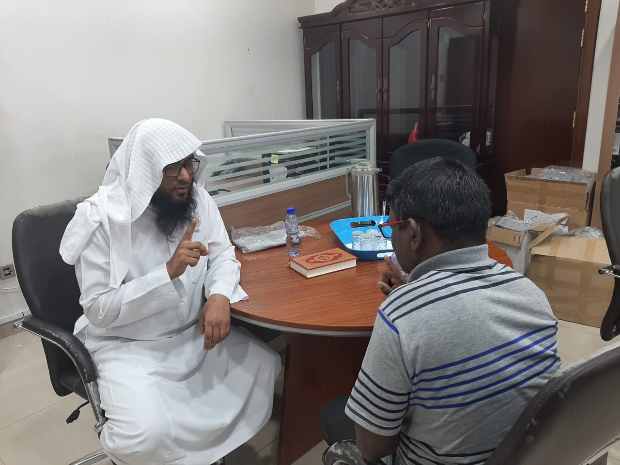 إسلام رجل من الجالية الهندية 