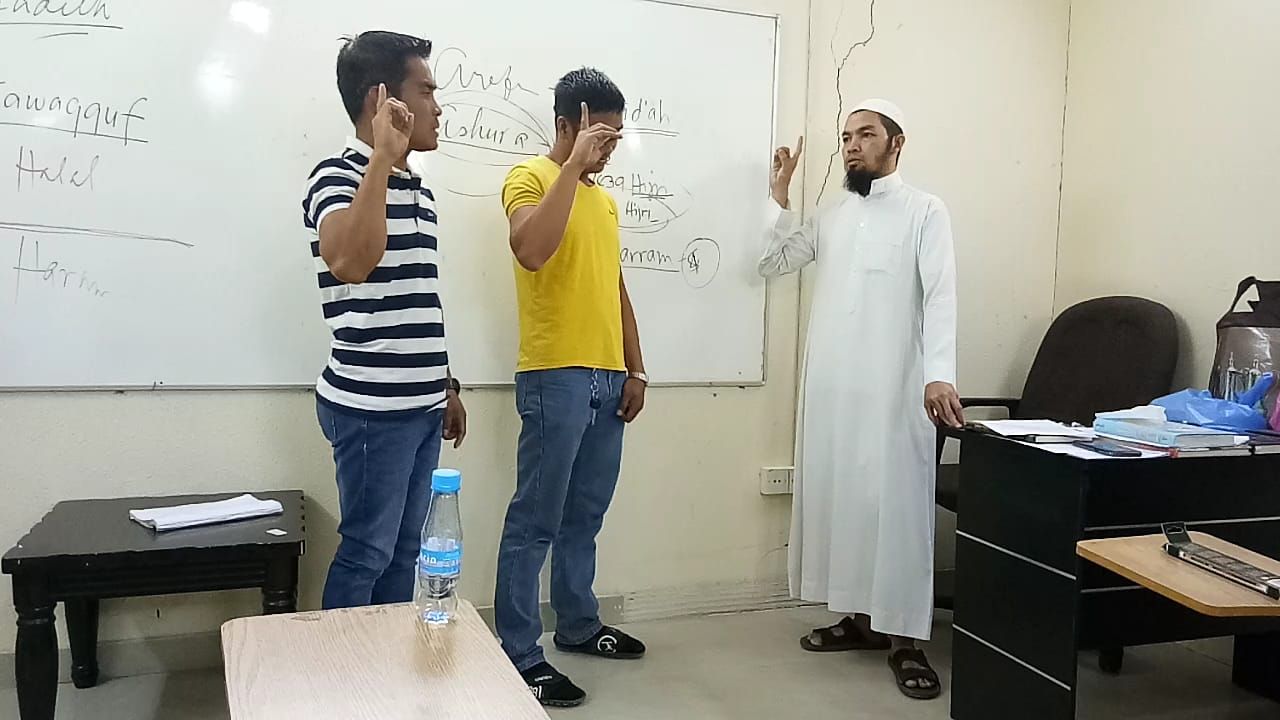 نبشركم بدخول رجلين في ‎الإسلام من ‎الجالية الفلبينية