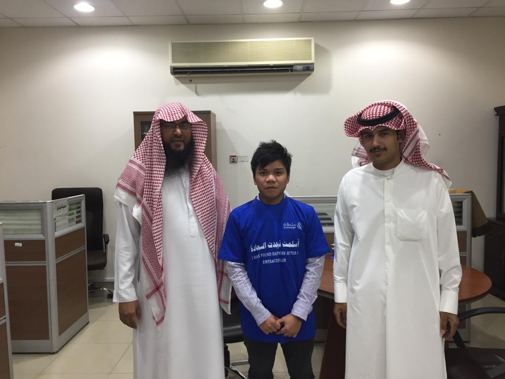 إسلام رجل وامرأة من الجالية الفلبينية. 