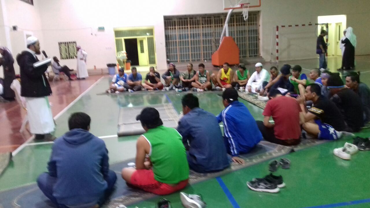 أقام قسم الجاليات يوم الجمعة محاضرة وبرامج دعوية