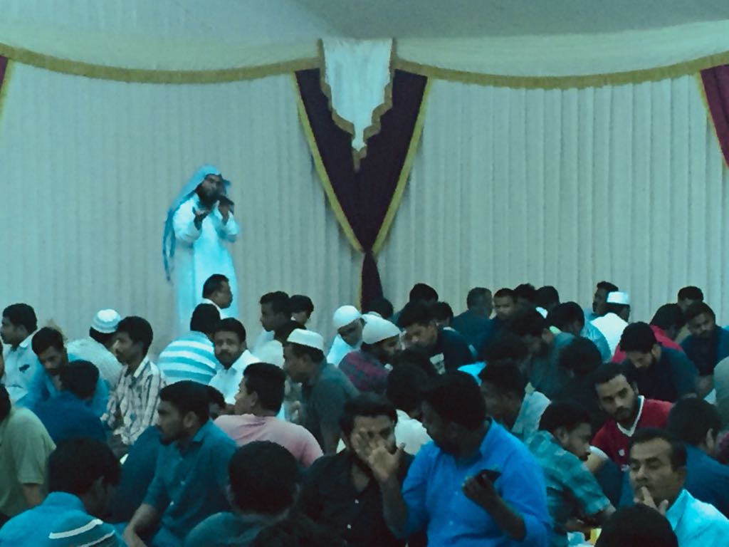 ‏أقام قسم الجاليات ‎اليوم عدد من الكلمات الدعوية في مشاريع تفطير الصائمين.