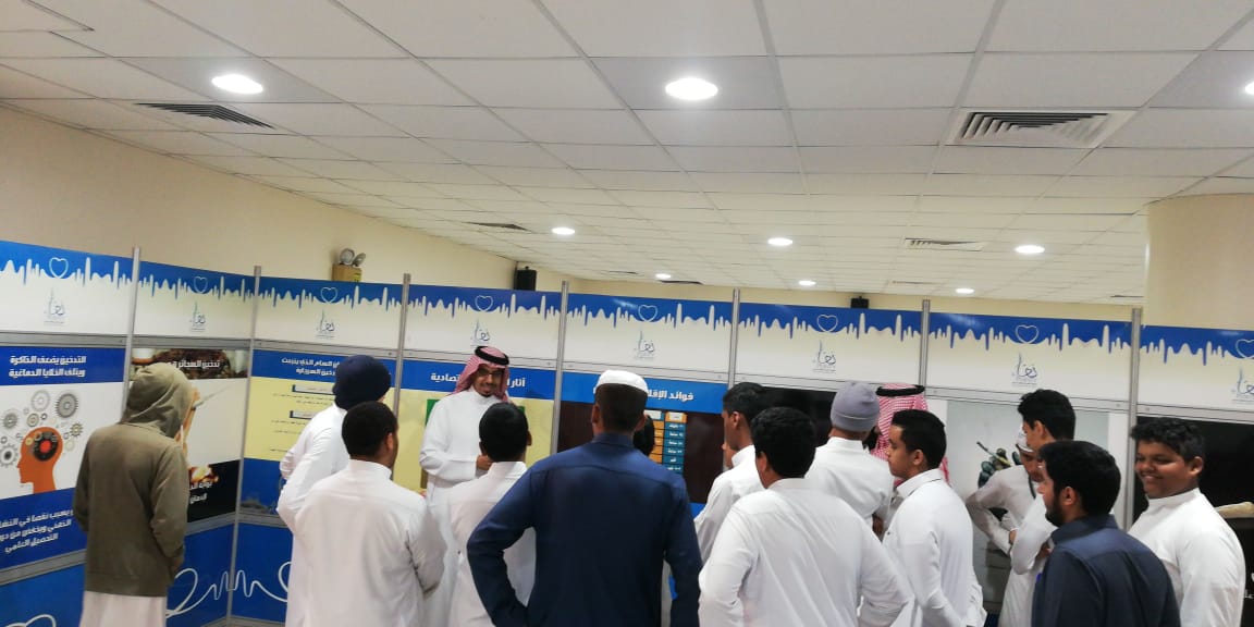 ‏تشرف بزيارة معرض ‎#التدخين اليوم طلاب ثانوية نهاوند، واطلعوا على ما يقدمه المعرض.